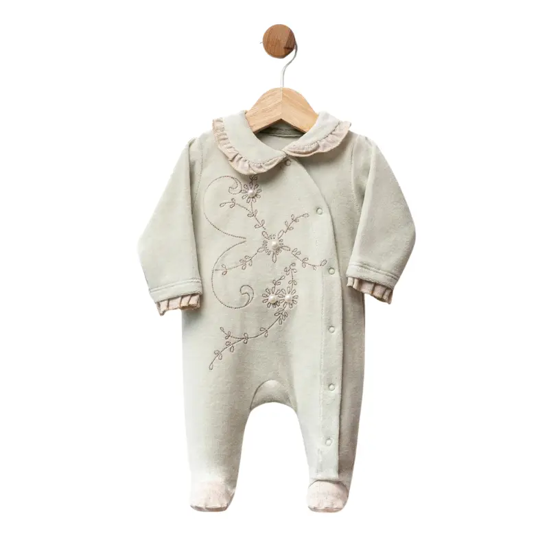 Grenouillère bébé en velours  avec broderie florale et finitions contrastées