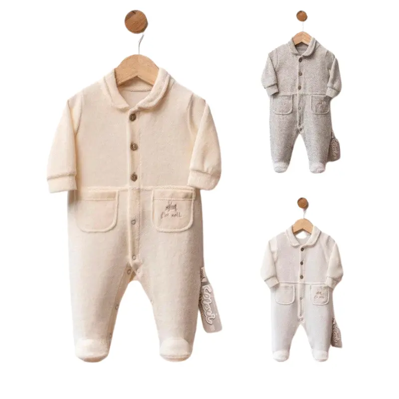 Grenouillère bébé en velours avec poches