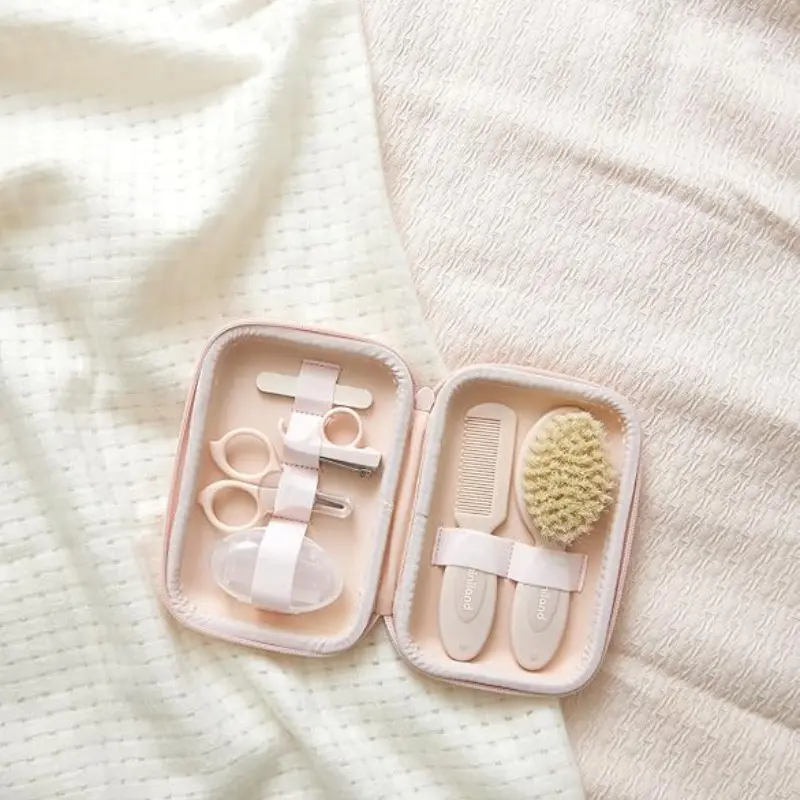 Miniland Baby Kit Candy. Trousse de toilette avec articles de soins pour bébés.